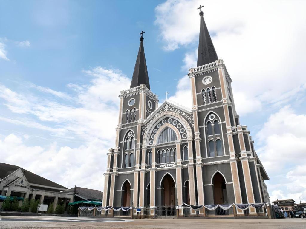 Bussarakam Place Hotel Chanthaburi Luaran gambar